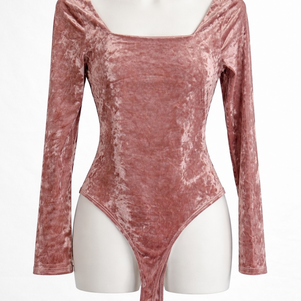 Francesca's Collections Crushed Velvet Square Neck Bodysuit in Dusty Pink